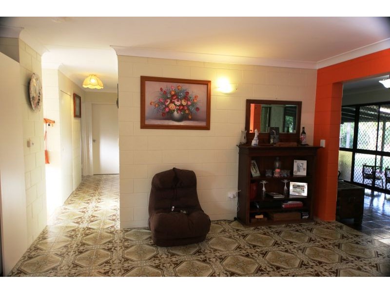 293 Ocean Parade, Balgal Beach QLD 4816