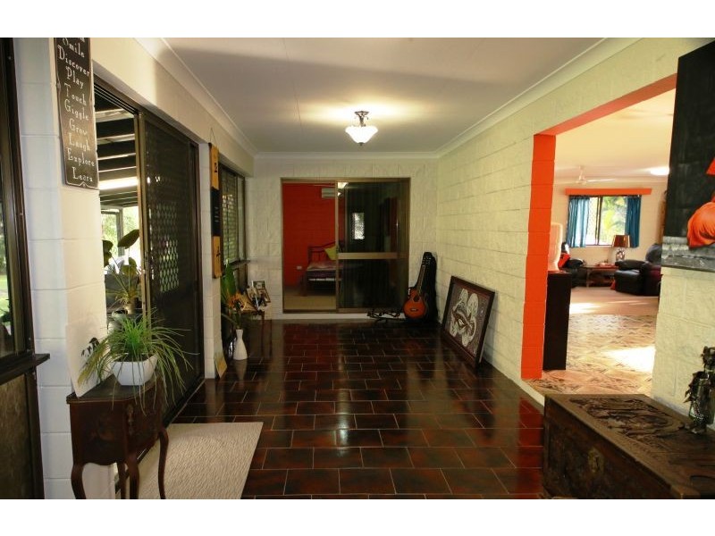 293 Ocean Parade, Balgal Beach QLD 4816