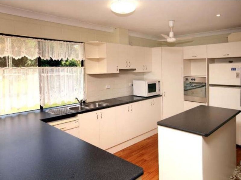 293 Ocean Parade, Balgal Beach QLD 4816