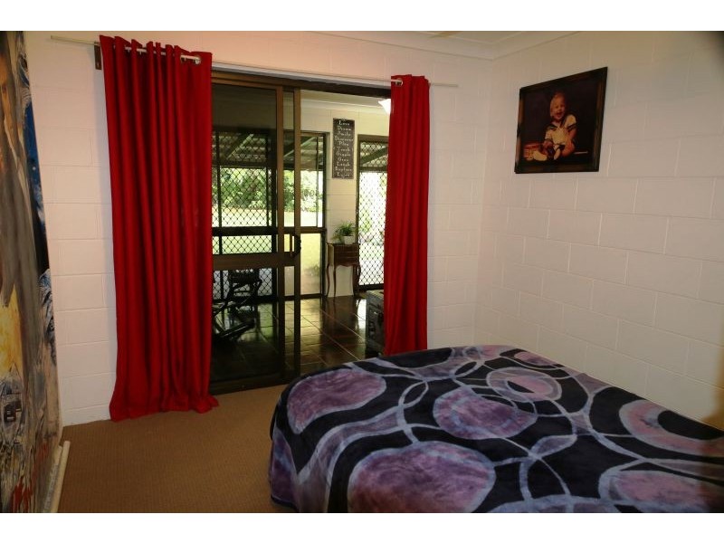 293 Ocean Parade, Balgal Beach QLD 4816