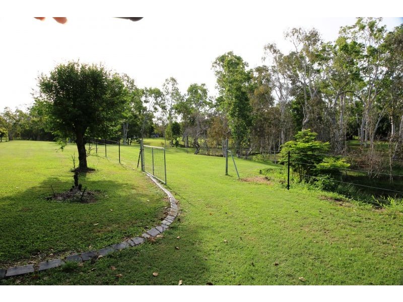 293 Ocean Parade, Balgal Beach QLD 4816