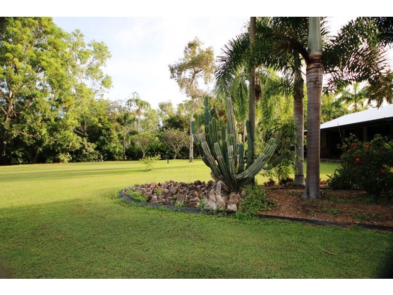 293 Ocean Parade, Balgal Beach QLD 4816