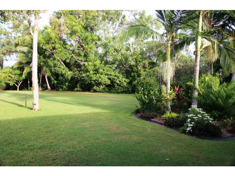 293 Ocean Parade, Balgal Beach QLD 4816