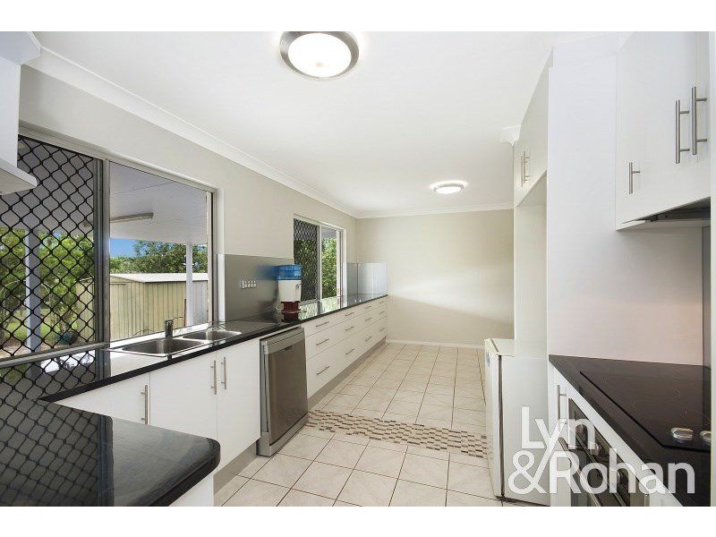 8 Rhyl Court, Mount Low QLD 4818