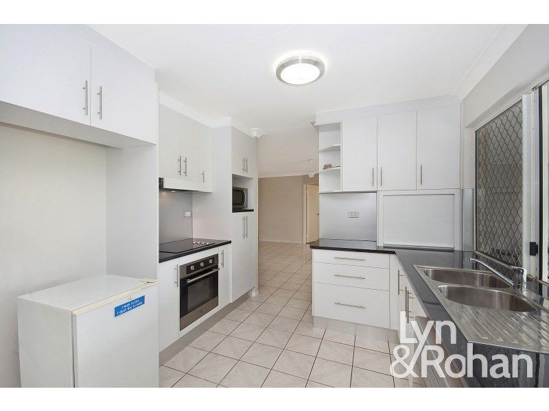 8 Rhyl Court, Mount Low QLD 4818