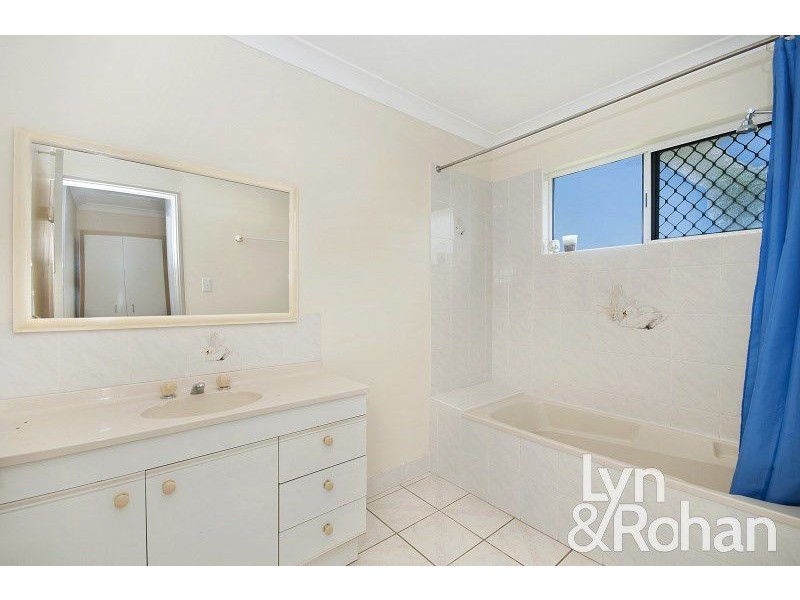 8 Rhyl Court, Mount Low QLD 4818