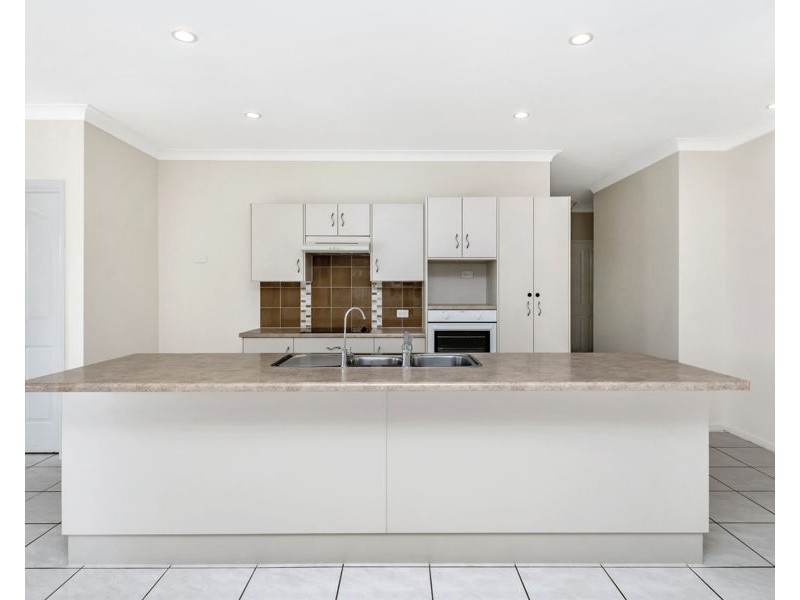 66 Hillock Crescent, Bushland Beach QLD 4818