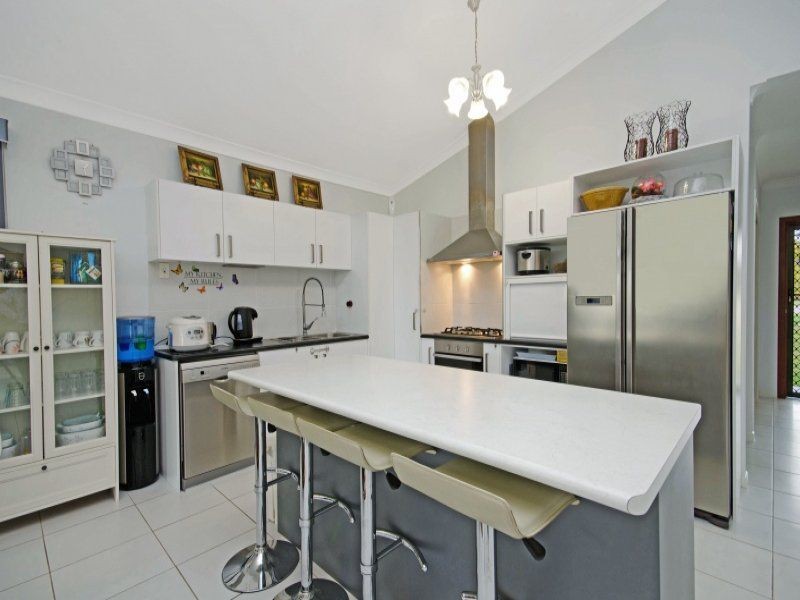 Bushland Beach QLD 4818