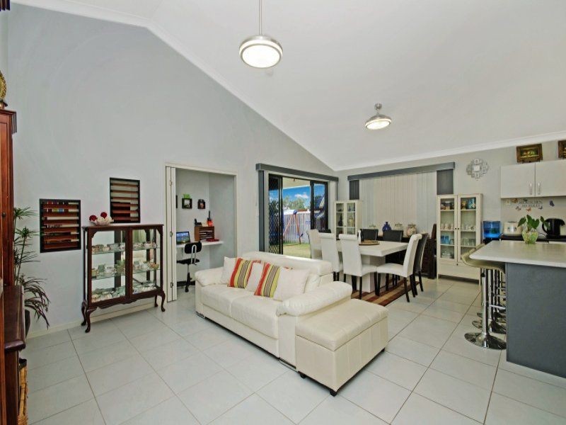 Bushland Beach QLD 4818