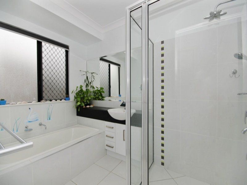 Bushland Beach QLD 4818