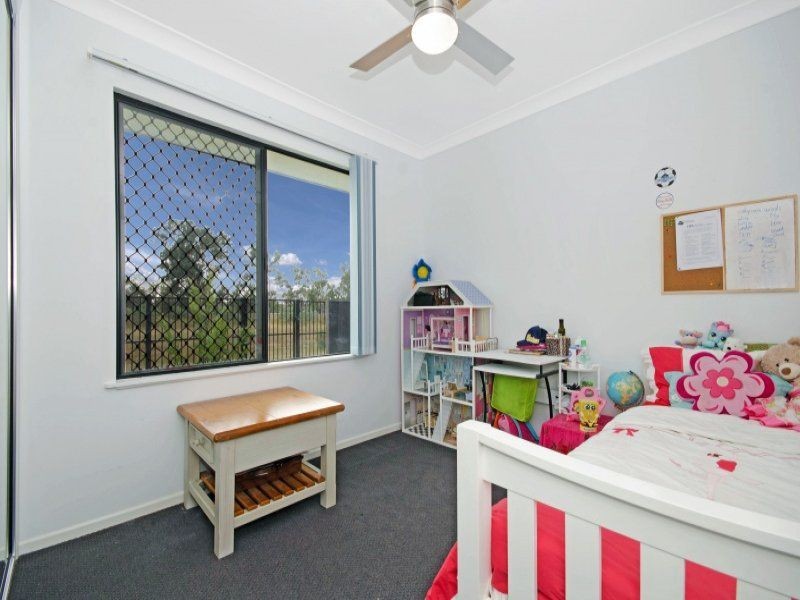 Bushland Beach QLD 4818