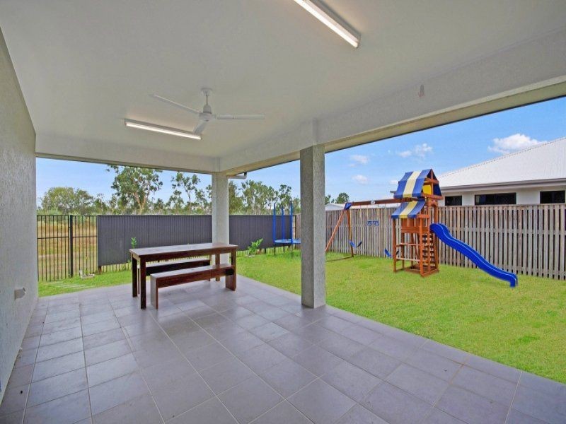 Bushland Beach QLD 4818