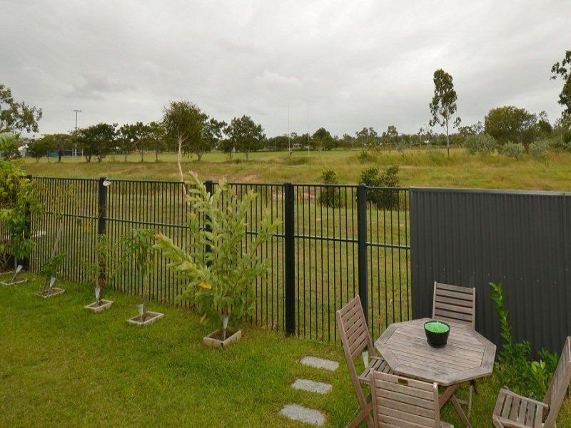 Bushland Beach QLD 4818