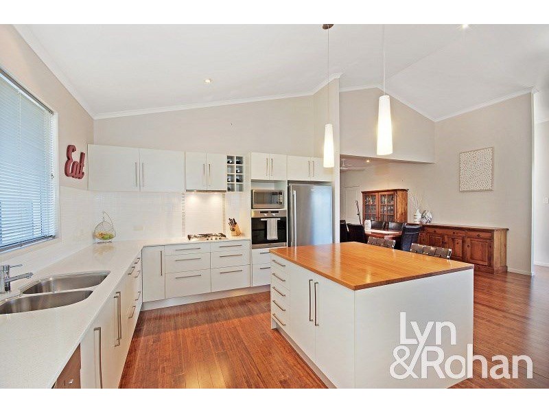 15 Kosciusko Way, Mount Louisa QLD 4814