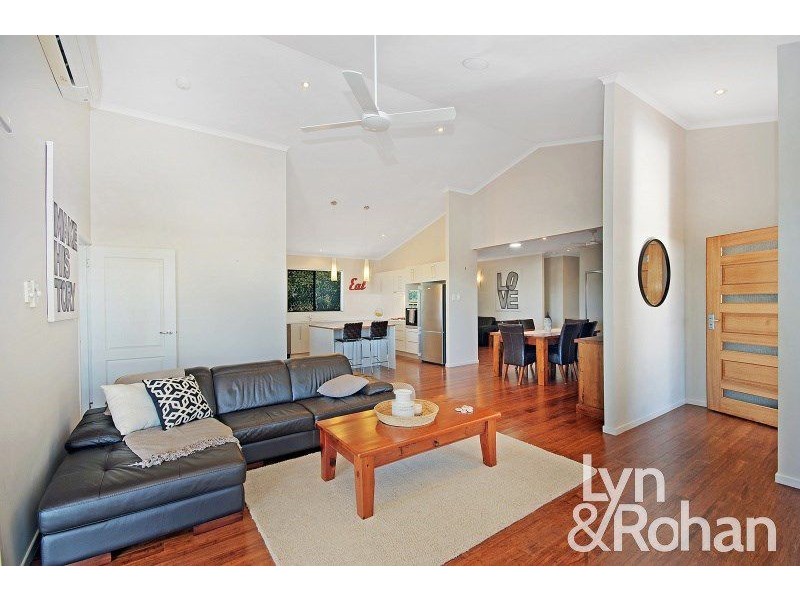 15 Kosciusko Way, Mount Louisa QLD 4814