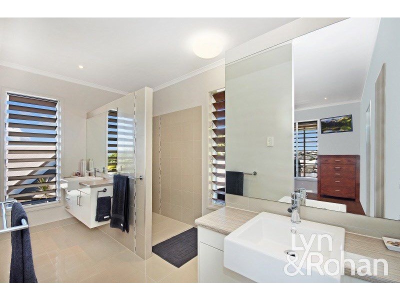 15 Kosciusko Way, Mount Louisa QLD 4814