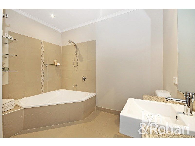 15 Kosciusko Way, Mount Louisa QLD 4814