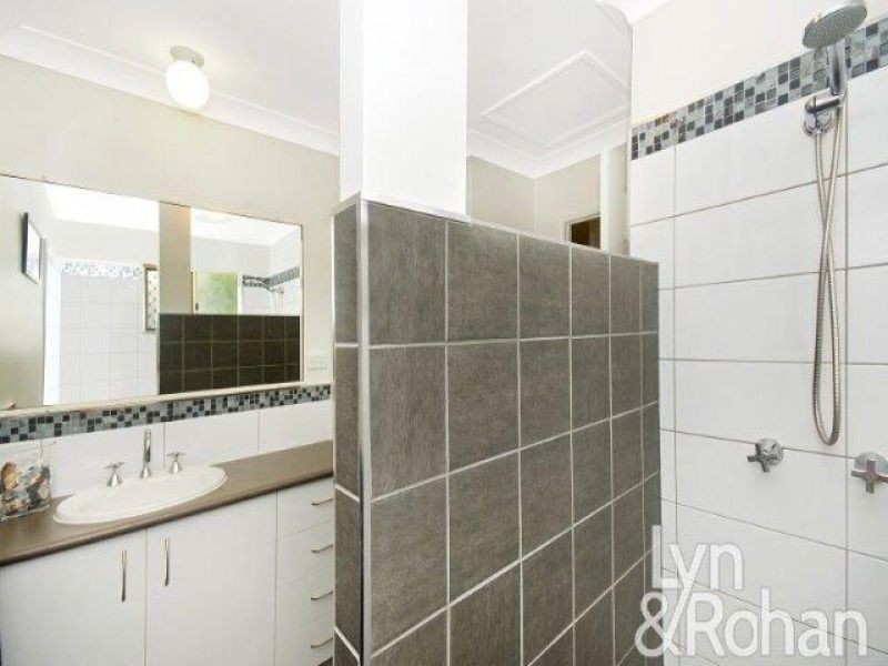 2/11 China St, Mundingburra QLD 4812