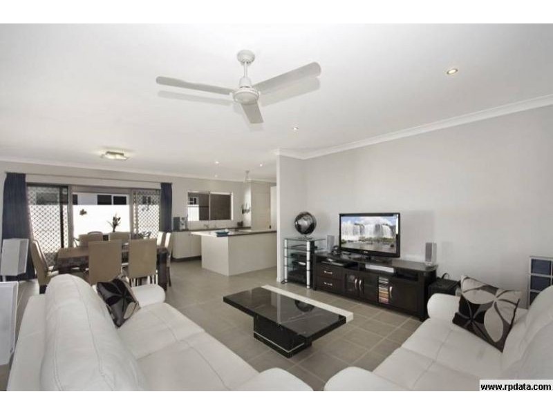 14 Shutehaven Cct, Bushland Beach QLD 4818