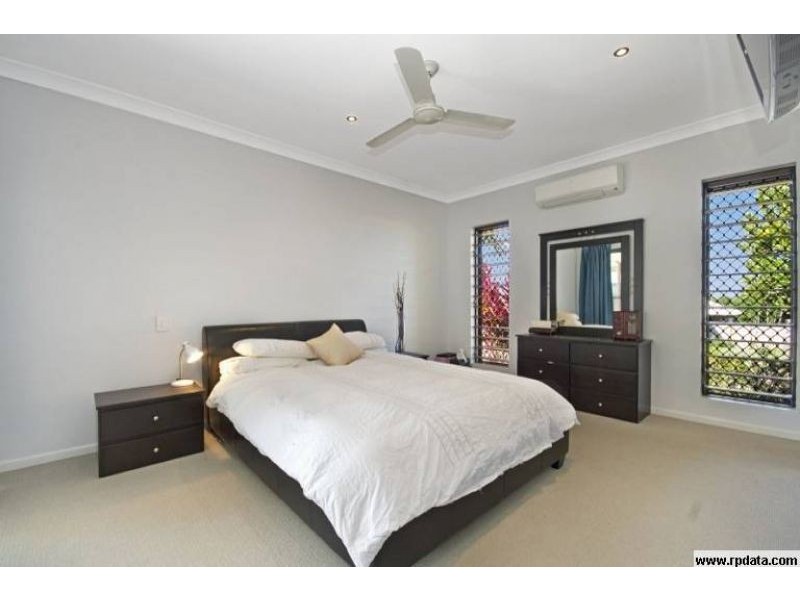 14 Shutehaven Cct, Bushland Beach QLD 4818