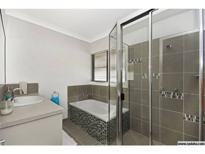 14 Shutehaven Cct, Bushland Beach QLD 4818