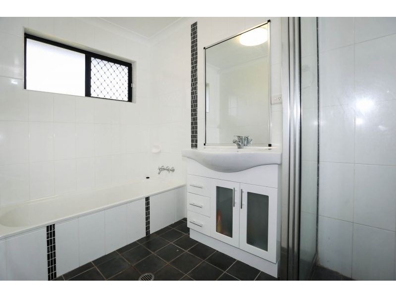 6 Canterbury Road, Kirwan QLD 4817