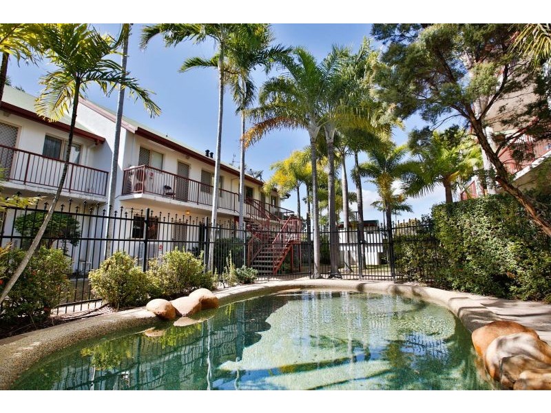 2/133-137 Ireland Street, Oonoonba QLD 4811