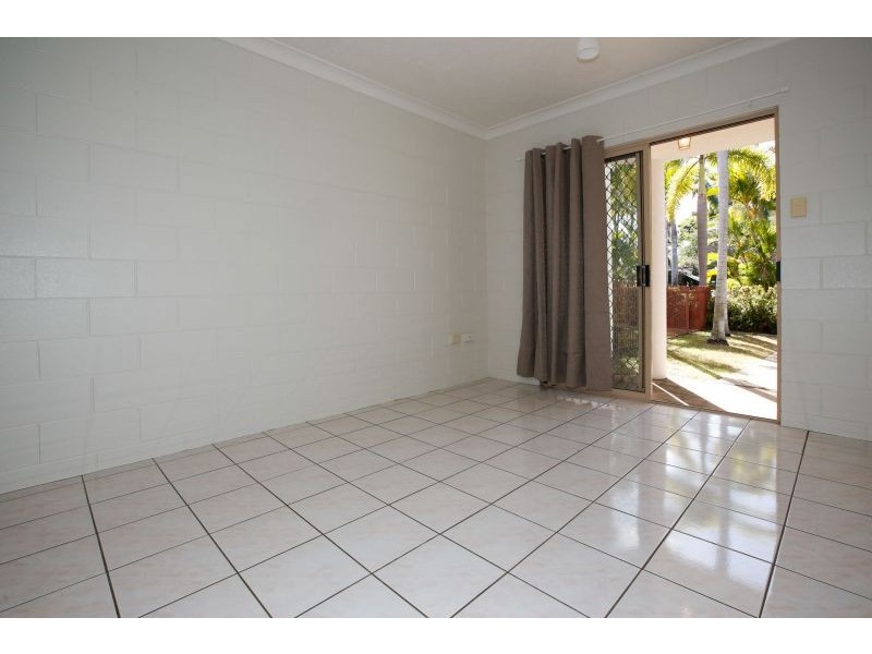 2/133-137 Ireland Street, Oonoonba QLD 4811