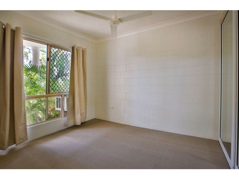 2/133-137 Ireland Street, Oonoonba QLD 4811