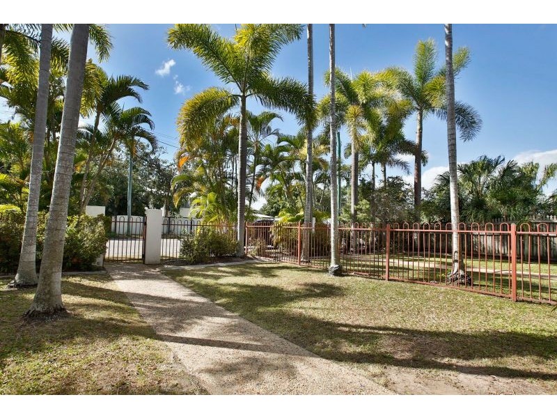 2/133-137 Ireland Street, Oonoonba QLD 4811