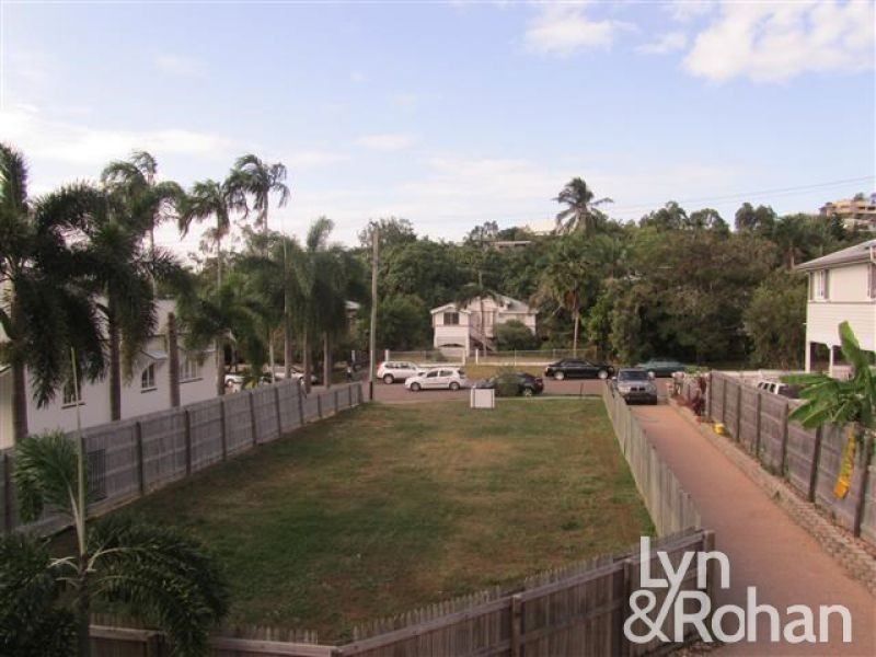 16 Taylor Street, Belgian Gardens QLD 4810