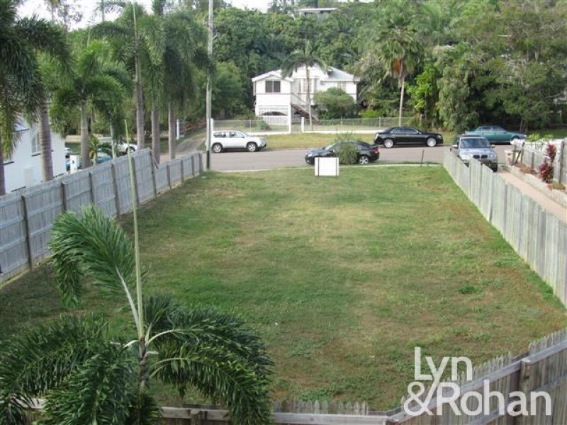 16 Taylor Street, Belgian Gardens QLD 4810