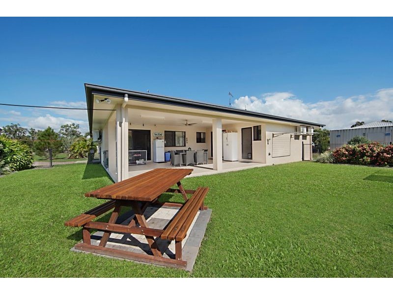 25 Salamander St, Bluewater QLD 4818