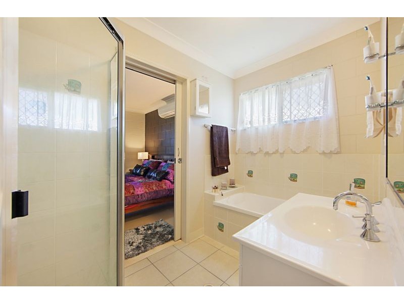 25 Salamander St, Bluewater QLD 4818