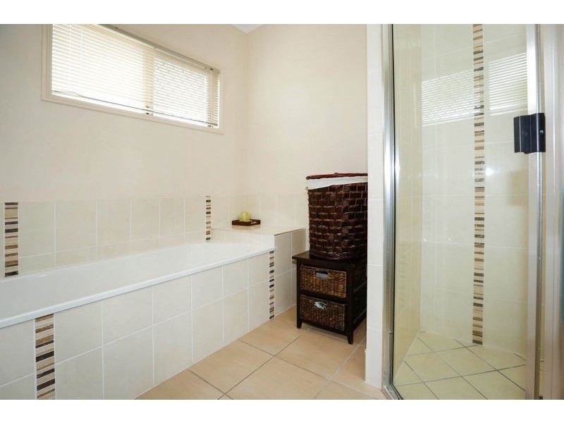 4 Oakmont Close, Kirwan QLD 4817