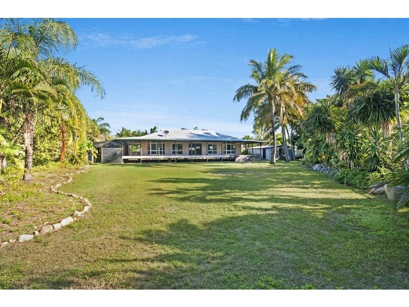 8 Anamari Court, Bushland Beach QLD 4818
