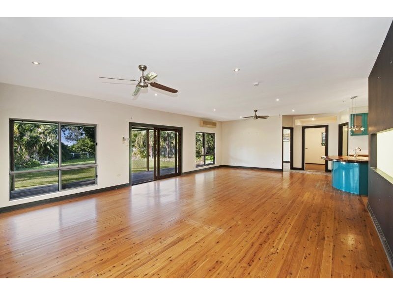 8 Anamari Court, Bushland Beach QLD 4818