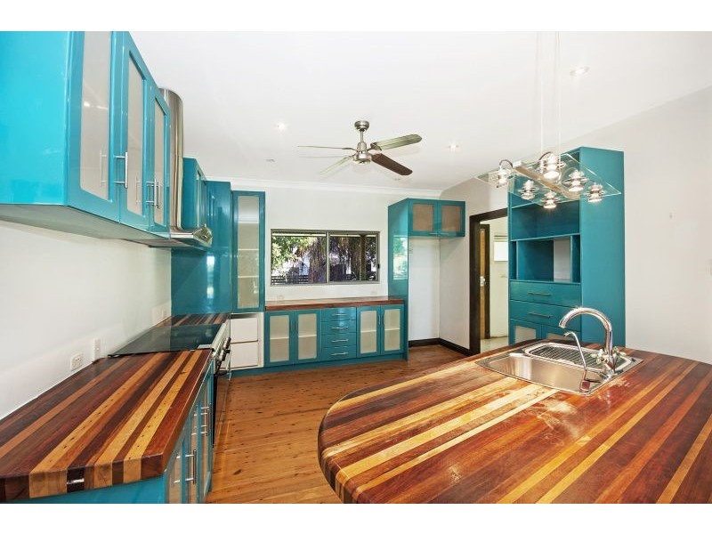8 Anamari Court, Bushland Beach QLD 4818