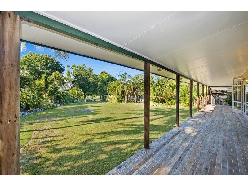 8 Anamari Court, Bushland Beach QLD 4818