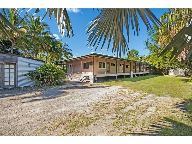 8 Anamari Court, Bushland Beach QLD 4818