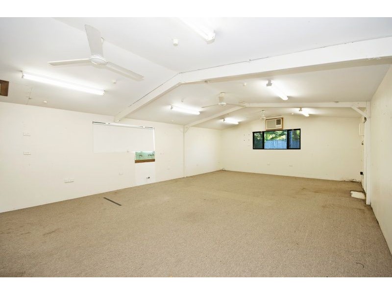 8 Anamari Court, Bushland Beach QLD 4818
