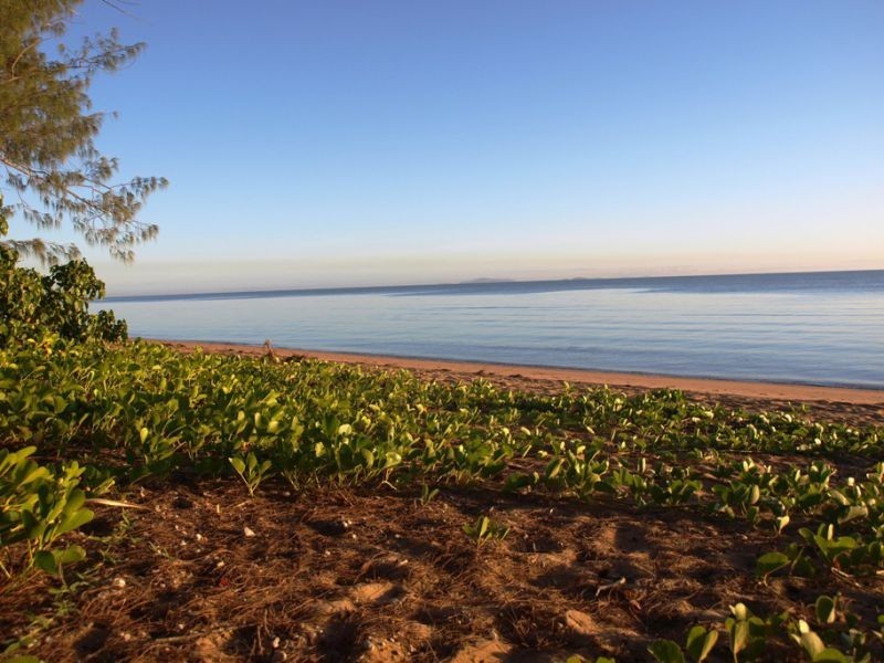 8 Anamari Court, Bushland Beach QLD 4818