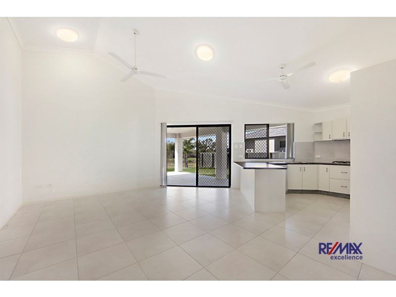 18 Hillock Street, Bushland Beach QLD 4818