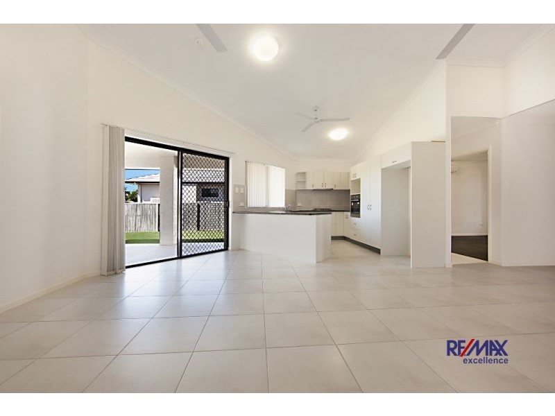 18 Hillock Street, Bushland Beach QLD 4818