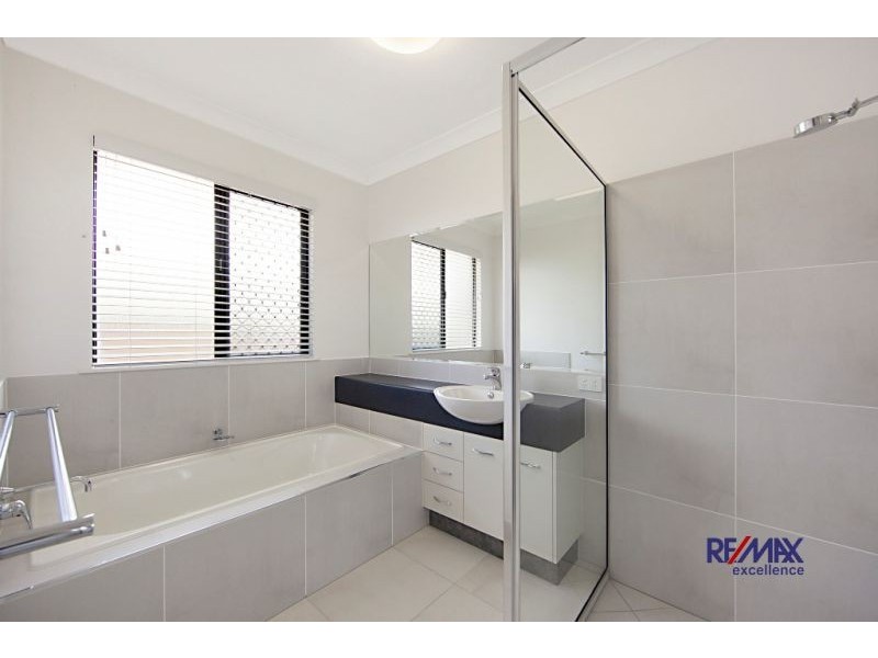 18 Hillock Street, Bushland Beach QLD 4818