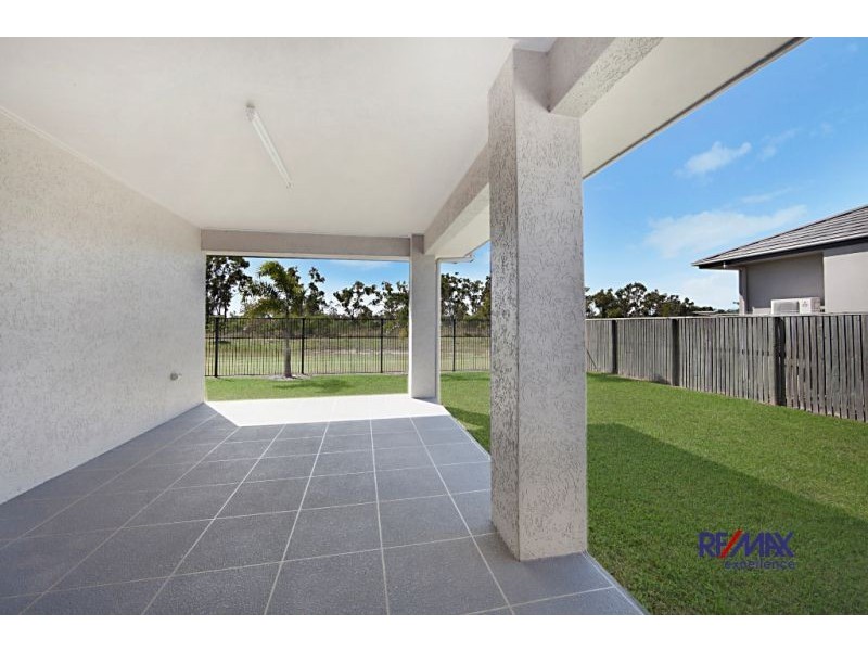 18 Hillock Street, Bushland Beach QLD 4818
