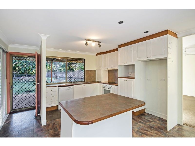 5 Bunya Street, Bushland Beach QLD 4818