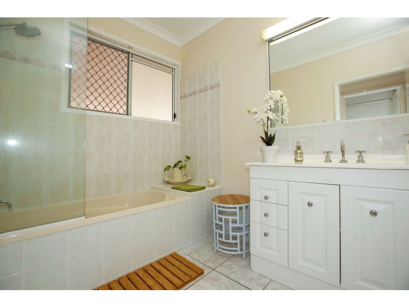 33 Nettleton Street, Mount Louisa QLD 4814