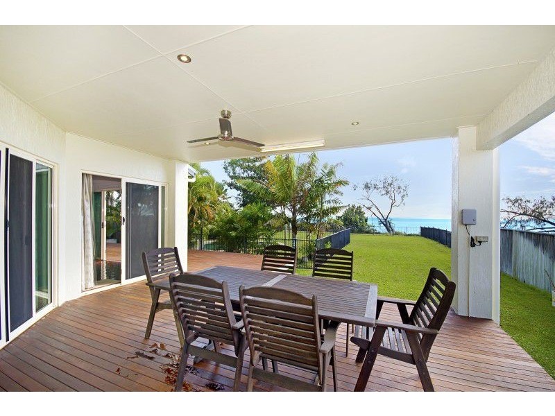 40 Waterview Drive, Bushland Beach QLD 4818