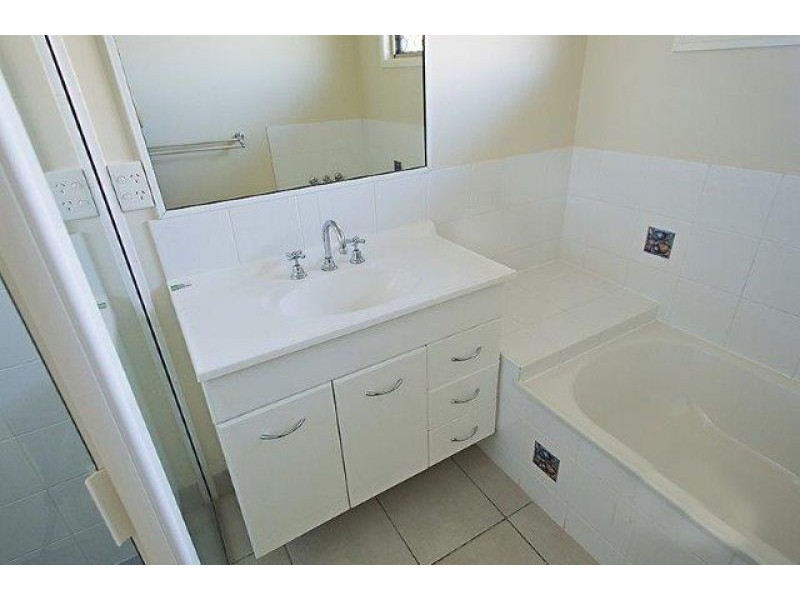 24 Elphinstone Dr, Kirwan QLD 4817